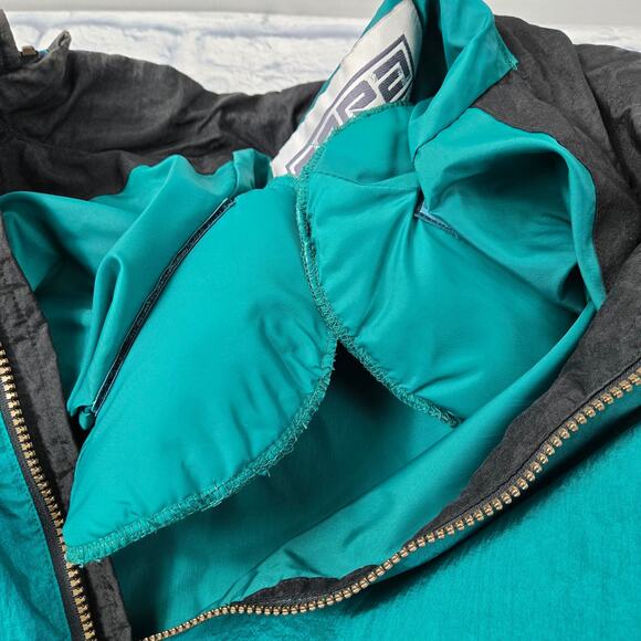 Vintage Eighties Ladies Fera Ski Jacket Teal Embroidered Trim Hong Kong size 12 - Picture 16 of 16